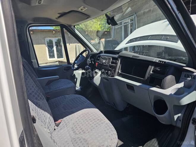 Ford Transit-3