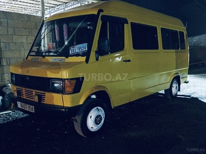 Mercedes 208 D-6
