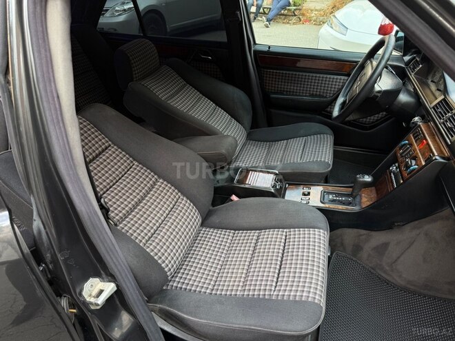 Mercedes E 220-10