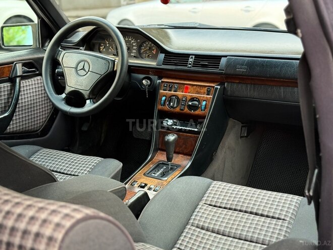 Mercedes E 220-9
