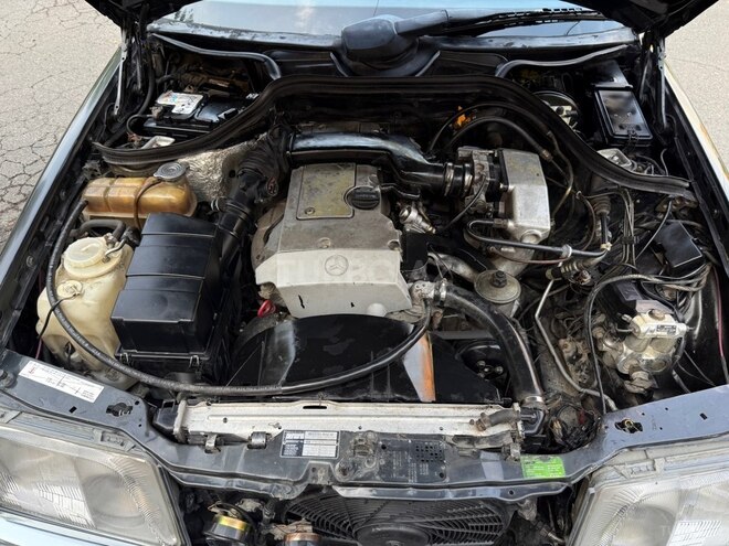 Mercedes E 220-11