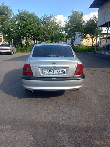 Opel Vectra-4