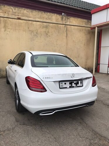 Mercedes C 220 d-3
