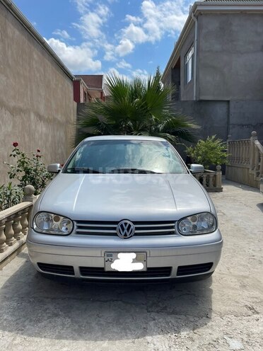 Volkswagen Golf-1