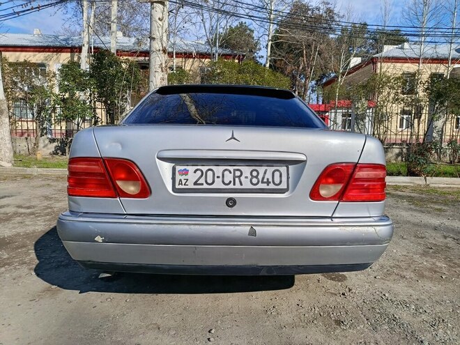 Mercedes E 200-2