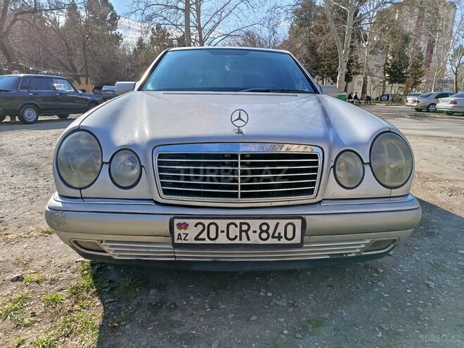 Mercedes E 200-1