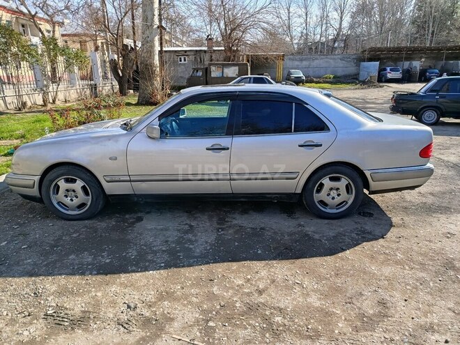 Mercedes E 200-3