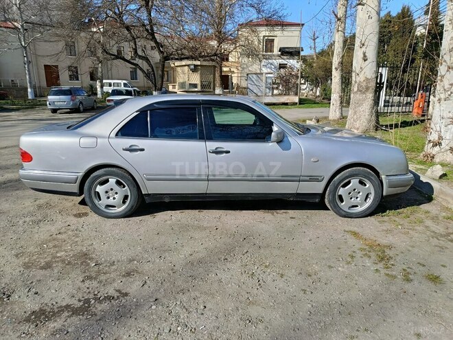Mercedes E 200-4