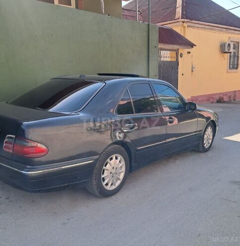 Mercedes E 270-4