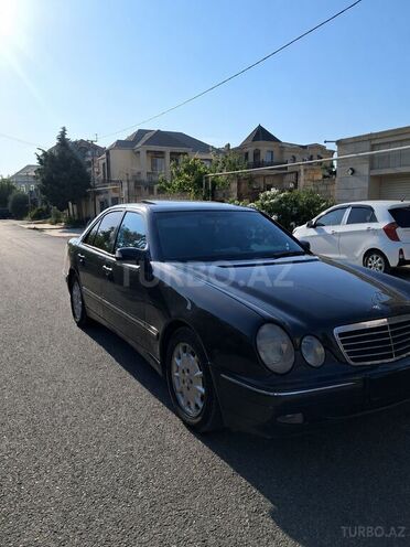 Mercedes E 270-2
