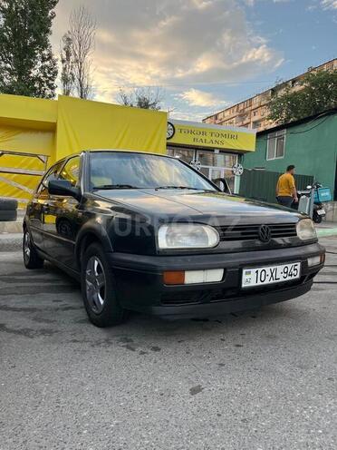 Volkswagen Golf-1
