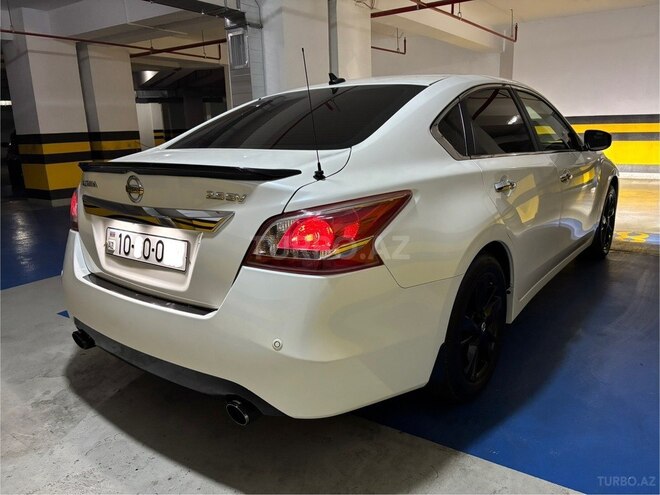 Nissan Altima-8