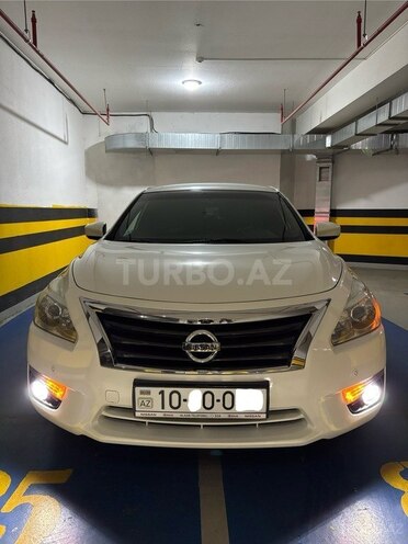 Nissan Altima-1