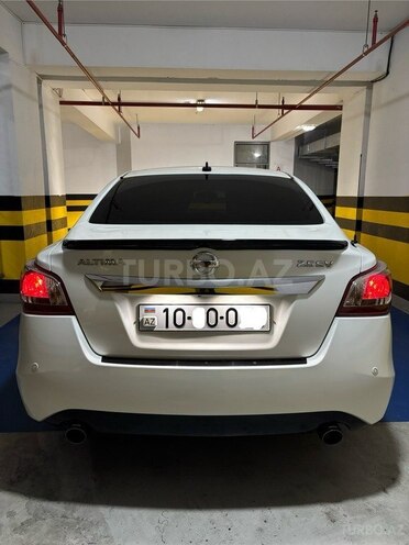 Nissan Altima-10