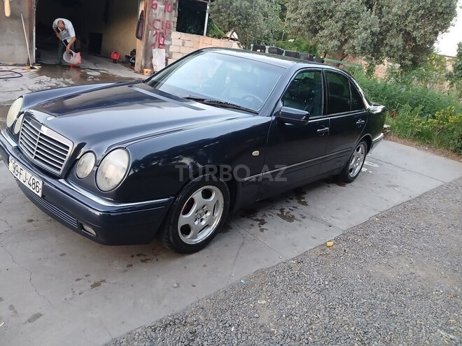 Mercedes E 240-3