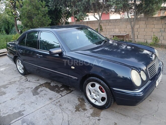 Mercedes E 240-4
