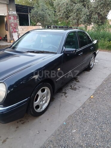Mercedes E 240-2