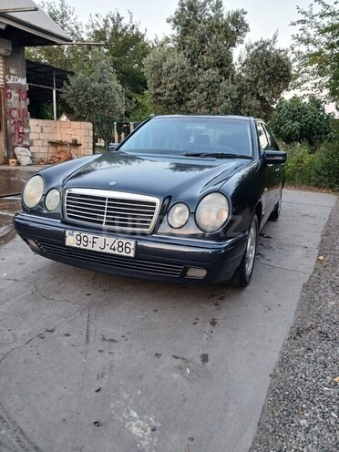 Mercedes E 240-5