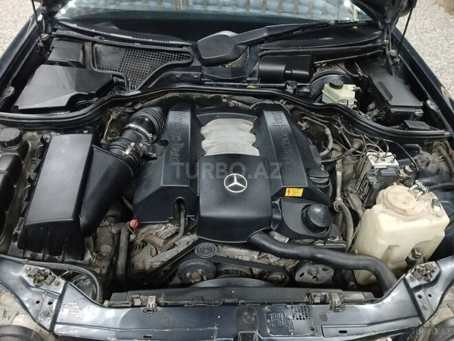 Mercedes E 240-6
