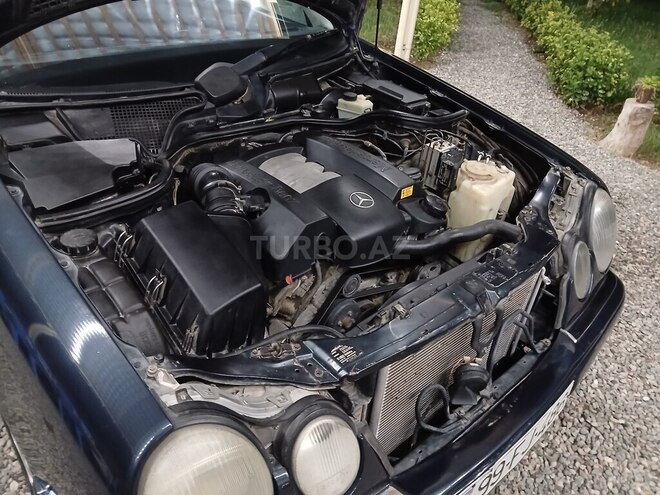 Mercedes E 240-7