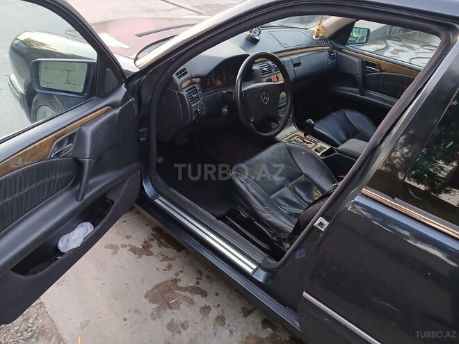 Mercedes E 240-12