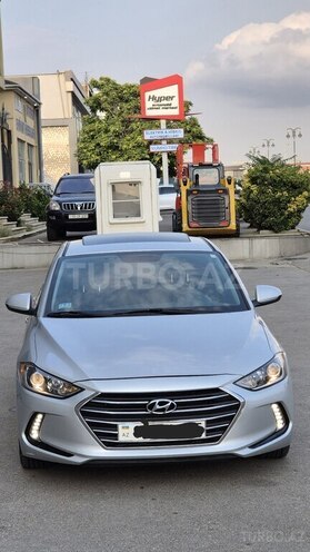 Hyundai Elantra-6