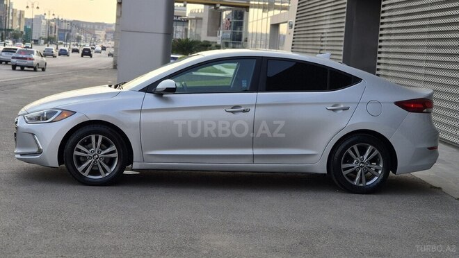 Hyundai Elantra-7