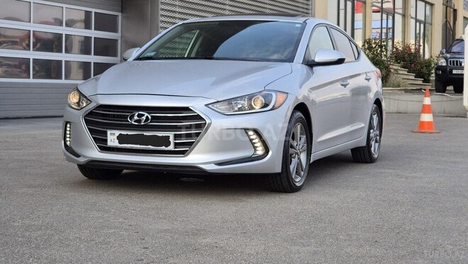 Hyundai Elantra-4