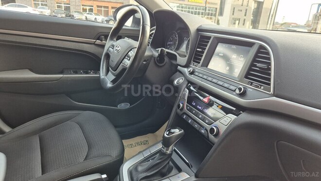 Hyundai Elantra-10
