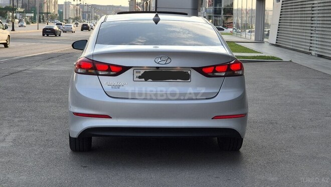 Hyundai Elantra-15