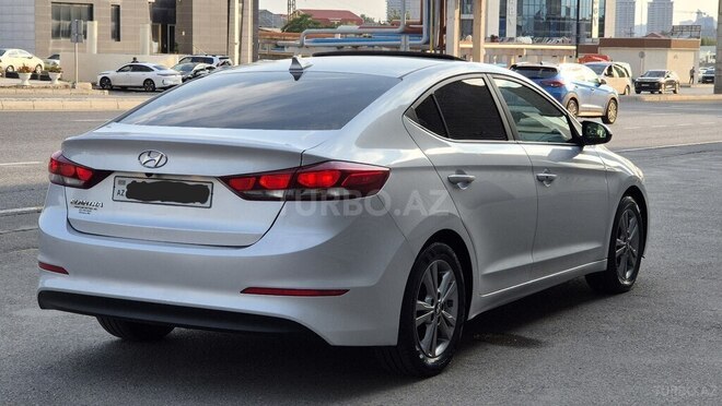 Hyundai Elantra-16
