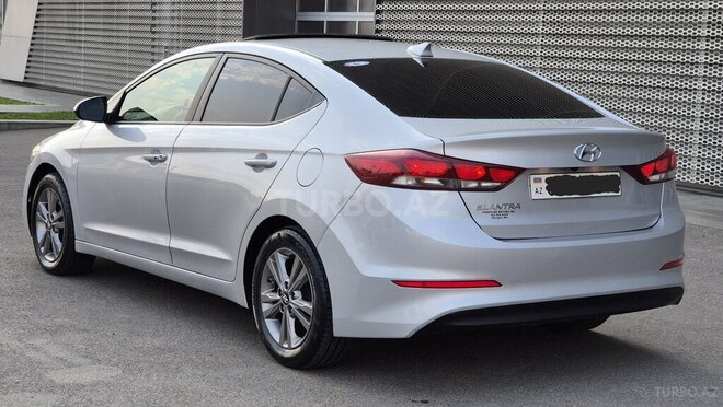 Hyundai Elantra-14