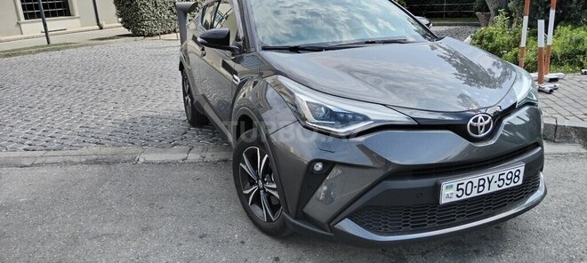 Toyota C-HR-2