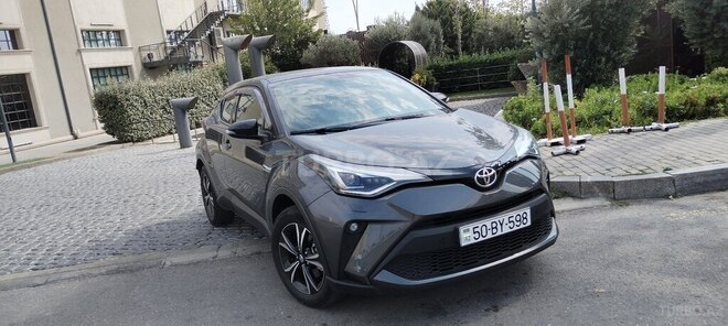 Toyota C-HR-1