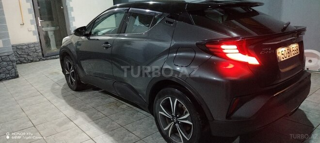 Toyota C-HR-11