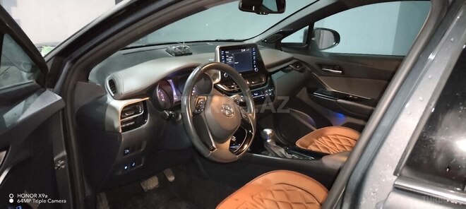 Toyota C-HR-9