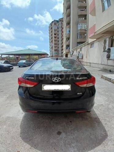Hyundai Elantra-2