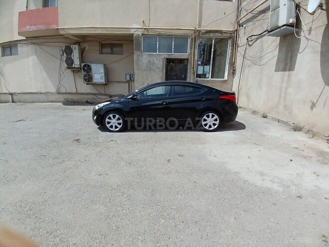 Hyundai Elantra-8