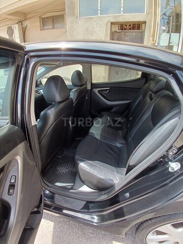 Hyundai Elantra-4