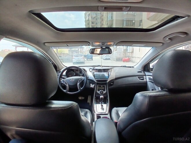 Hyundai Elantra-6
