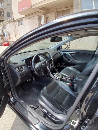 Hyundai Elantra-3