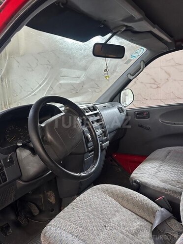 Toyota HiAce-7