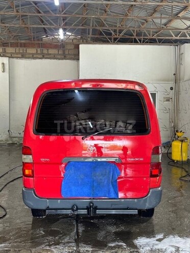 Toyota HiAce-3