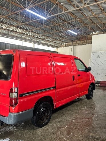Toyota HiAce-4
