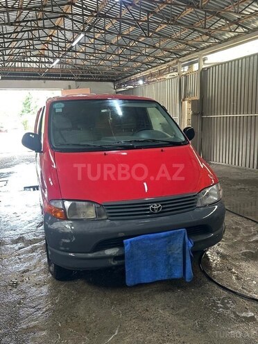 Toyota HiAce-1