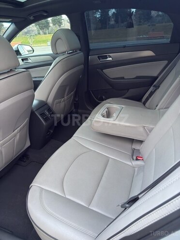Hyundai Sonata-9