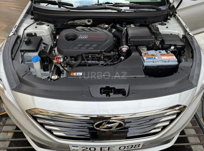 Hyundai Sonata-12