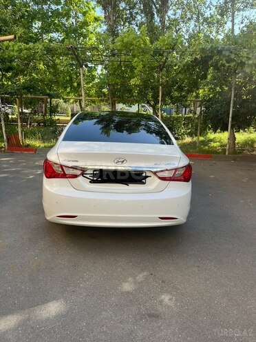 Hyundai Sonata-4