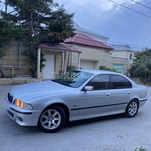 BMW 523-8