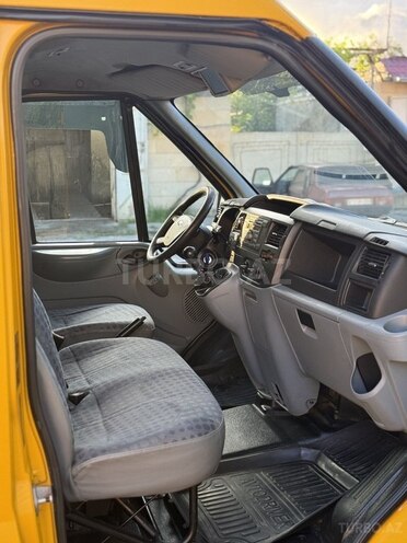Ford Transit-6